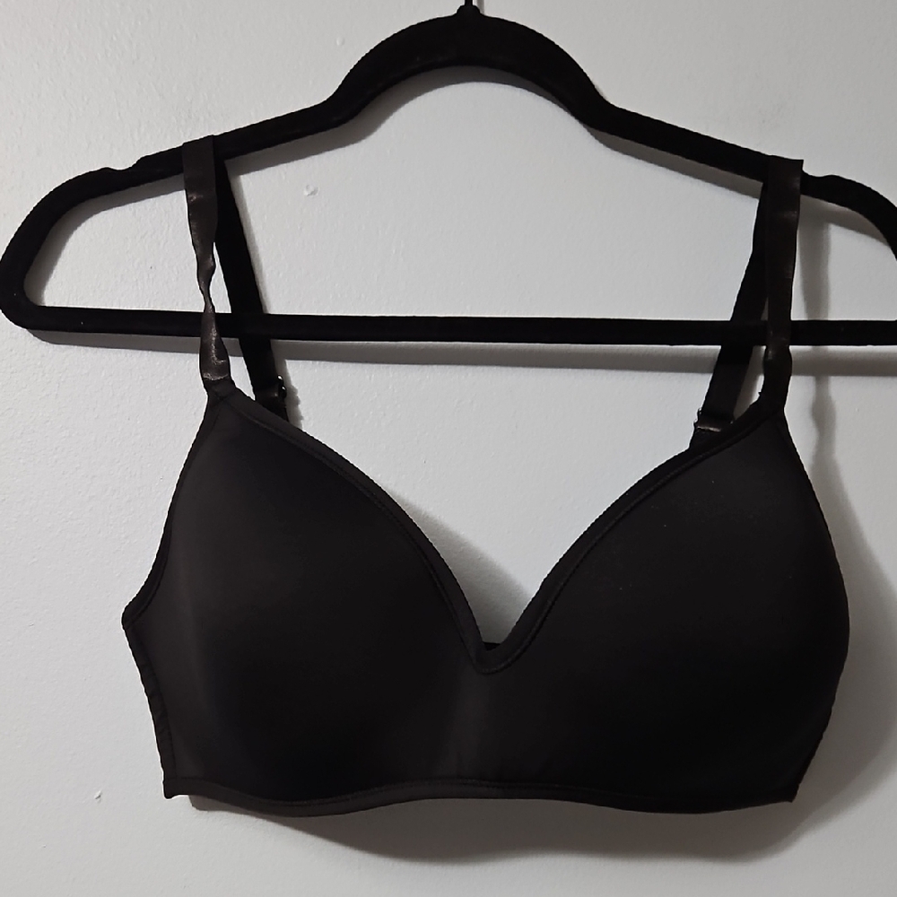Classic Seamless Wireless Padded Black Women's Bra Size 38D